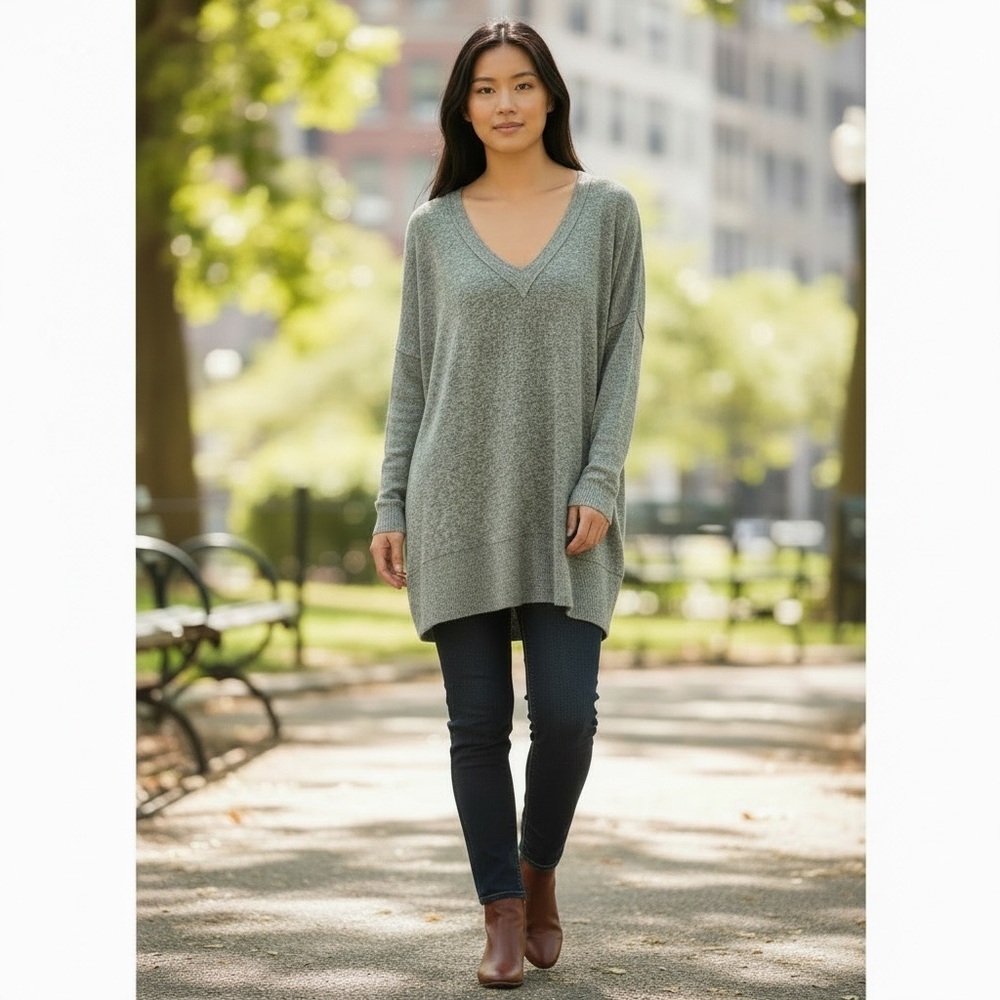 JODIFL Heather Green Lightweight V-Neck Tunic Sweater